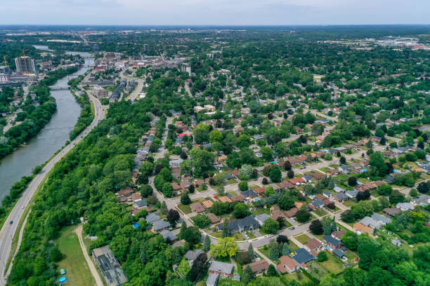 aerial grand river and cityscape w: galt, cambridge, ontario, canada - waterloo ontario zdjęcia i obrazy z banku zdjęć