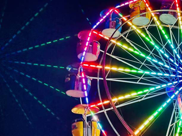 vivaci e vibranti luci multicolori della ruota panoramica - carnival foto e immagini stock