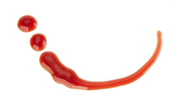 vue de dessus du ketchup tomato isolé sur fond blanc - gicler photos et images de collection