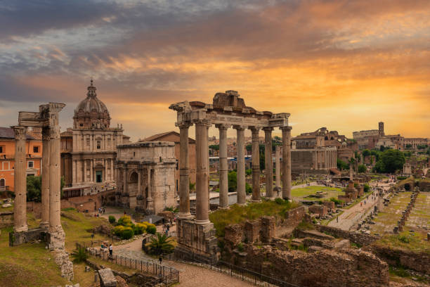 ruinen auf dem forum romanum - prehistoric antiquity stock-fotos und bilder