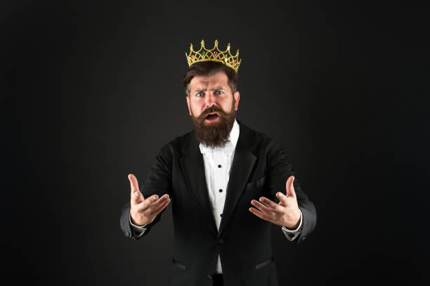 Business success concept. King of style. Best man on Earth. Achieving business success. Royal and luxury. Handsome worker. Glory seeking man. Power and triumph. Business king. Businessman wear crown. concepto de éxito empresarial. rey de estilo. el mejor hombre de la tierra. lograr el éxito empresarial. real y de lujo. trabajador guapo. el hombre que busca la gloria. poder y triunfo. rey de los negocios. hombre de negocios usa corona
