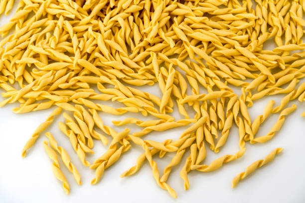 이탈리안 스트로자프레티 마카로니 파스타 - wheat pasta flour italy 뉴스 사진 이미지