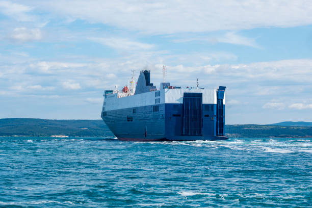 페리의 자동차와 승객 - passenger ship nautical vessel passenger craft ferry 뉴스 사진 이미지
