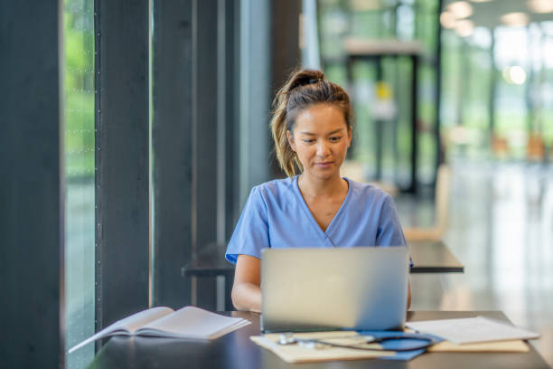 의대생 유학 - trainee computer medical student student 뉴스 사진 이미지