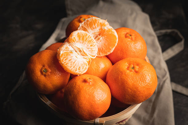 ビタミンc、マンダリーナ、アフォーラー・イ・ナドーコット、タンゴ、バレーゴールド、オリ、モリア・ムルコット、クレメンティナ、オルタニケ、サツマと健康的な果物 - tangerine citrus fruit organic orange ストックフォトと画像