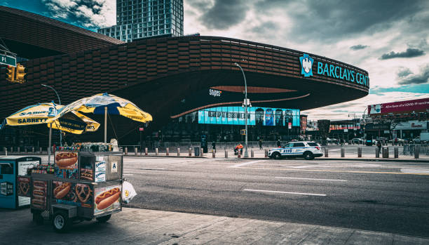 барклайс центр - barclays center стоковые фото и изображения