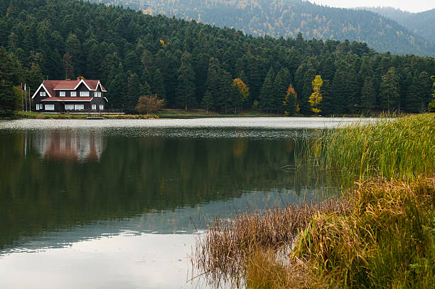 istock Beautiful Lake House 133139192