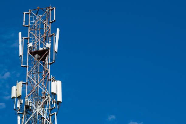 Mobile tower and blue background A vertical picture of a mobile communication tower in a blue sky background web radio stock pictures, royalty-free photos & images