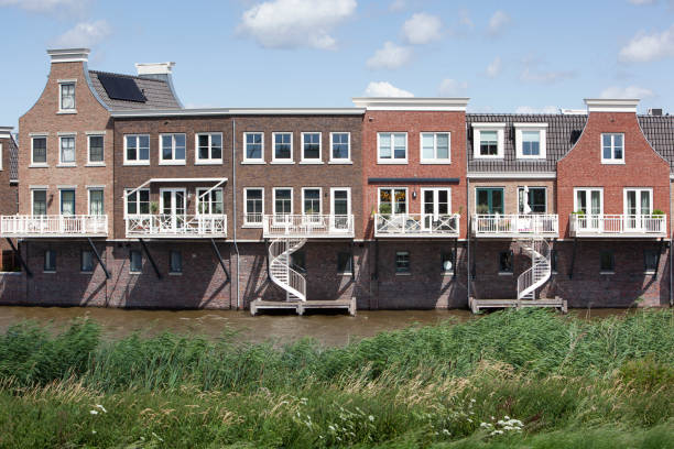 New built houses in a traditional architecture style New built houses near water in a traditional architecture style in Gouda in the Netherlands gouda south holland stock pictures, royalty-free photos & images