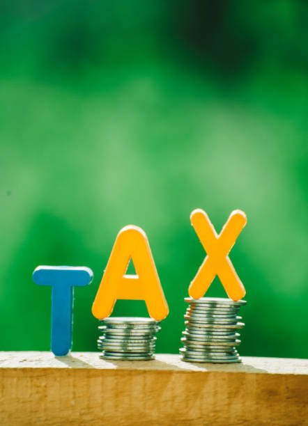 concetto fiscale - focus on foreground tax close up finance foto e immagini stock