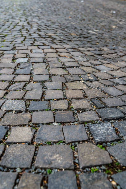 stone path of the european city of cobblestones - 11305 imagens e fotografias de stock