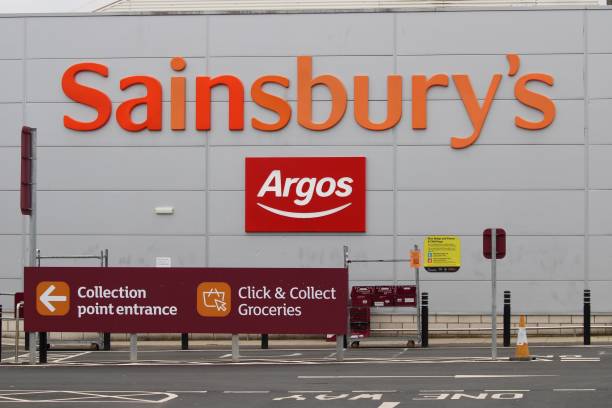 Sainsbury’s Click and Collect Loanhead, Scotland - 30 July 2021 Sainsbury’s Argos supermarket click and collect groceries collection point entrance midlothian scotland stock pictures, royalty-free photos & images