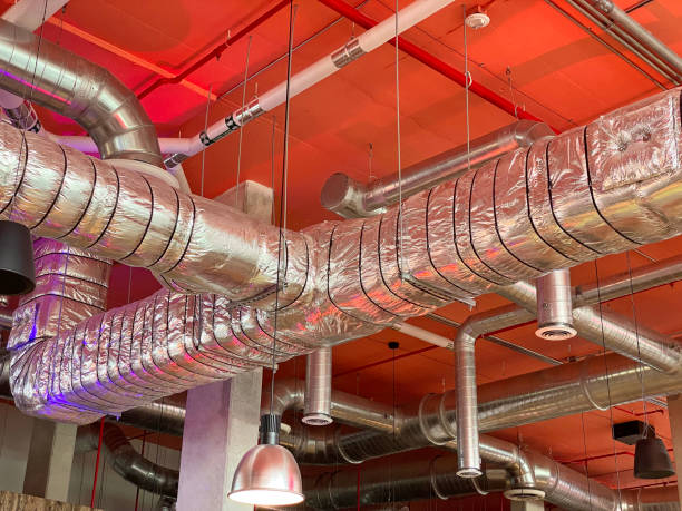 工業用天井 - air duct air conditioner pipe pipeline ストックフォトと画像