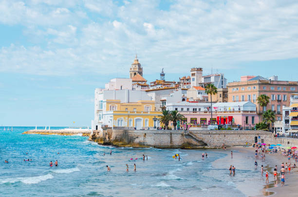 カタルーニャのコスタブラバの海辺の町、シッチェスからこんにちは - sitges ストックフォトと画像