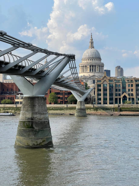 millennium bridge towards st. paul's cathedral in scenes of summer london, england, uk. - millennium bridge imagens e fotografias de stock