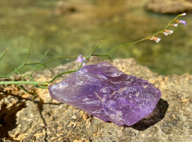 ametrine stone, bolivianite, amethyst-citrine, bicolor amethyst is kind of quartz. rare beautiful color is unevenly distributed in crystal with alternating areas of amethyst and citrine color. ametrins are purple, lilac or yellowish pink. - unevenly imagens e fotografias de stock