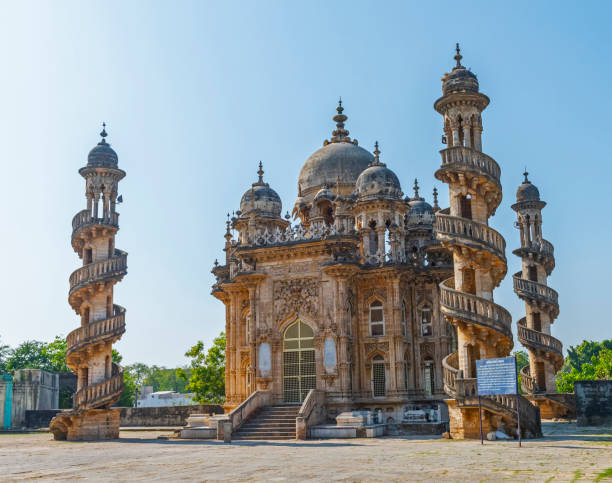 Gothic and Indo-islamic style tomb Gothic and Indo-islamic style carving in Tomb of Mahabat Khna, and   Bahauddin In Junagadh, Gujarat, India junagadh stock pictures, royalty-free photos & images