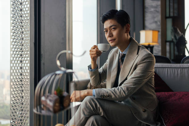 istock Businessmen in coffee shops 1331640154