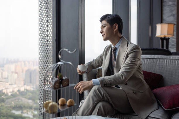 istock Businessmen in coffee shops 1331640183
