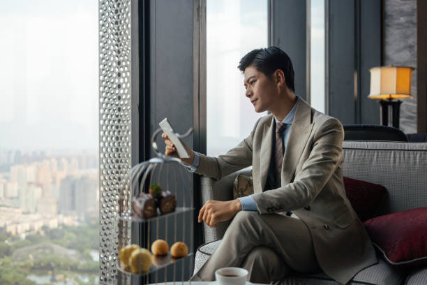 istock Businessmen in coffee shops 1331640195