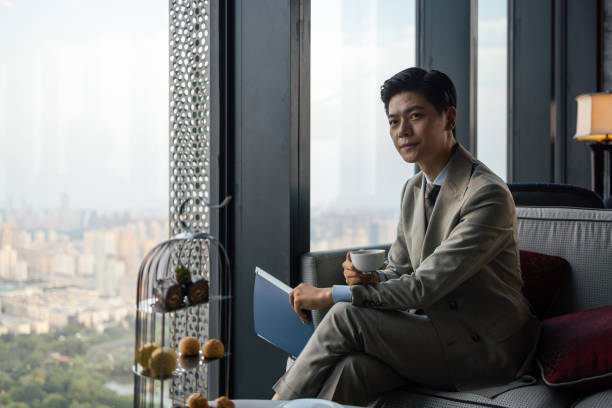 istock Businessmen in coffee shops 1331640260