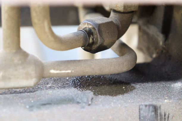 istock Forklift hydraulic oil is leaking 1331650078