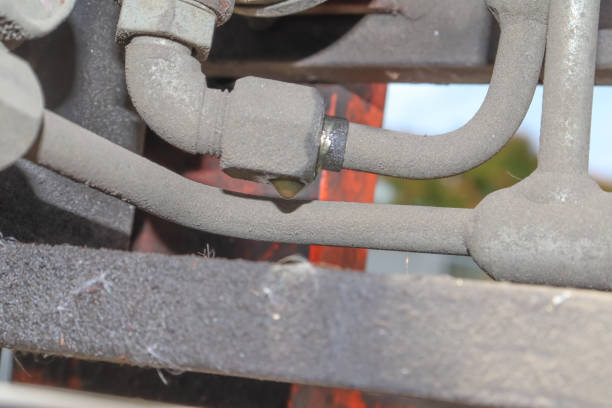istock Forklift hydraulic oil is leaking 1331651160