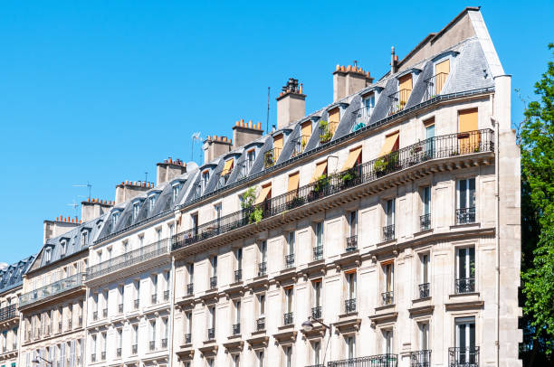 istock Facade of a Parisian building 1331686511