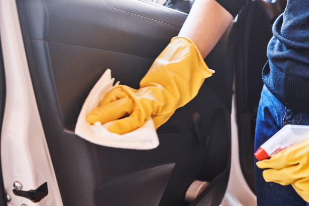istock Cleaning car door 1331727032