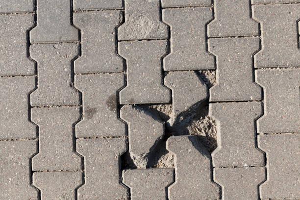 road made of concrete tiles - 3148 imagens e fotografias de stock