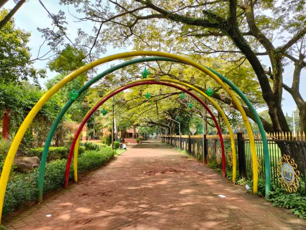 istock A clean and beautiful city park 1331794022