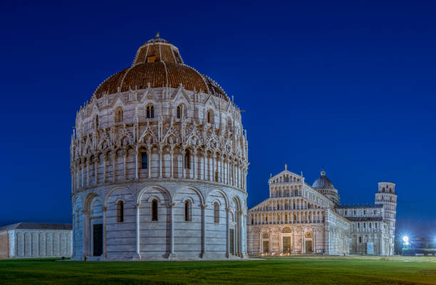 イタリア、ピサ大聖堂とピサ大聖堂 - pisa baptistery ストックフォトと画像