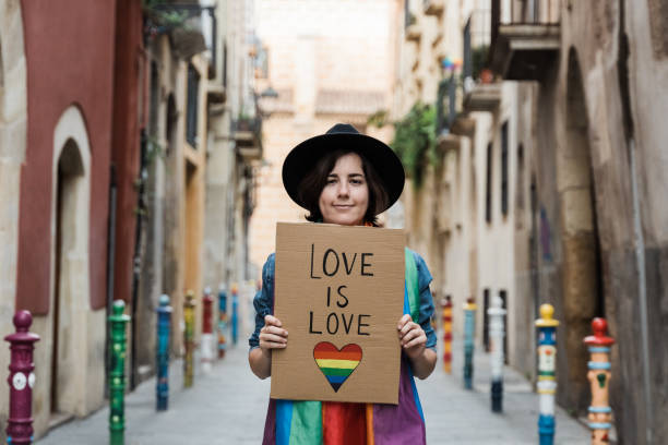 hipster gay woman holding lgbt banner with rainbow flag - focus on lesbian girl face - flag rainbow gay pride flag gay man imagens e fotografias de stock