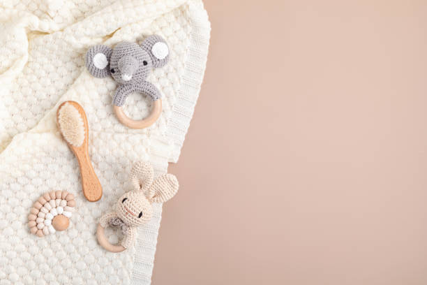 eco fiendly organik bayi rattle dan gigi. - baby rattle potret stok, foto, & gambar bebas royalti