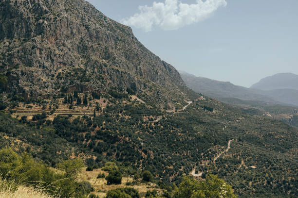 impresionante paisaje de montaña en grecia - splash mountain fotografías e imágenes de stock