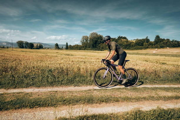 cyclist with gravel bike in italy in the countryside cyclist with gravel bike in italy in the countryside cycling vest photos stock pictures, royalty-free photos & images