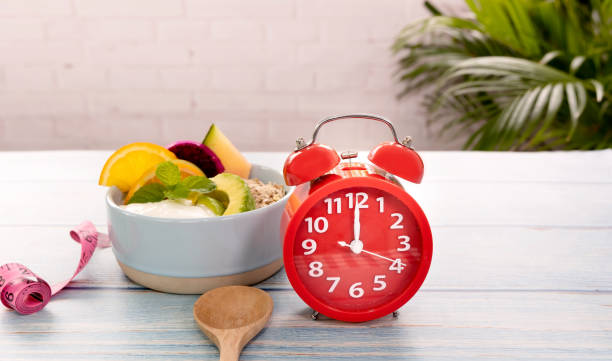 Intermittent Fasting for Busy Professionals 3 close up of red alarm clock for intermittent fast program plan of diet healthy eating with