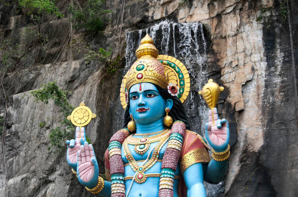 statua di lord krishna nella grotta di ramayana malesia - rama foto e immagini stock