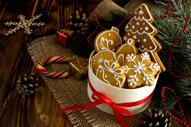 christmas cookies in the gift box on the rustic wooden background - gingerbread cookie imagens e fotografias de stock