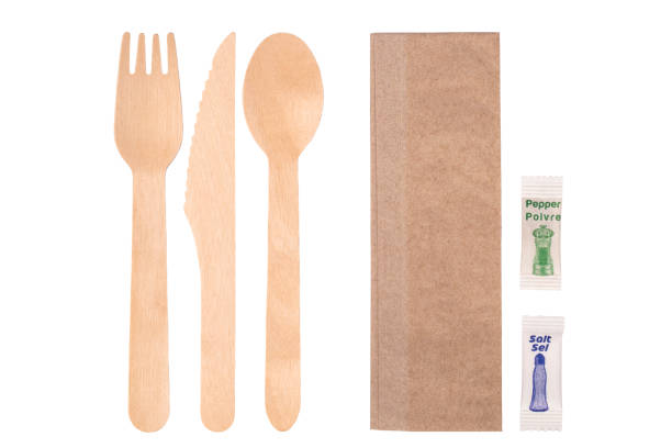 couverts en bois jetables respectueux de l’environnement - spoon napkin silverware white photos et images de collection