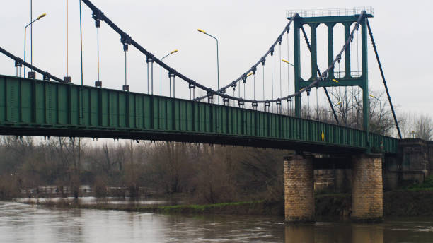 istock Structure of the Marmande bridge 1332013616