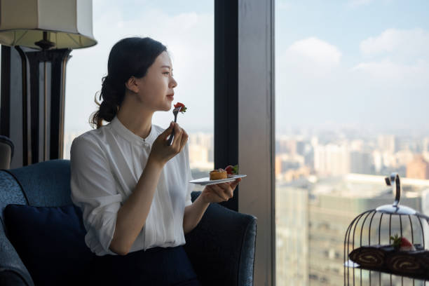 istock Business women in coffee shops 1332098720