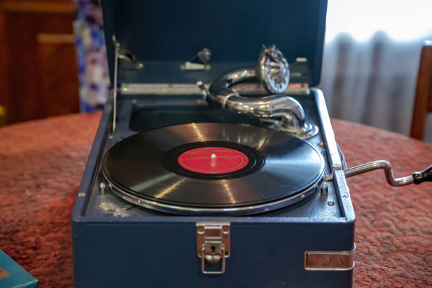 istock Old retro gramophone for playing vinyl records 1332100777