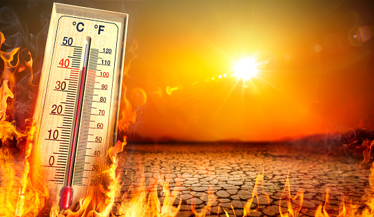 Ola de calor con termómetro cálido e incendio - Calentamiento global y clima extremo - Desastre ambiental photo
