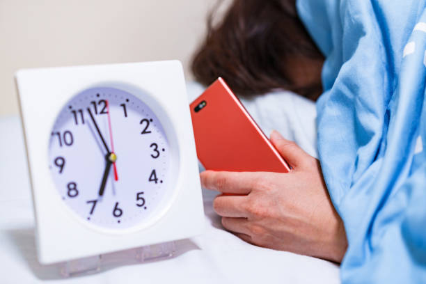 alarm clock of smart phone lifestyle oversleeping stock pictures, royalty-free photos & images