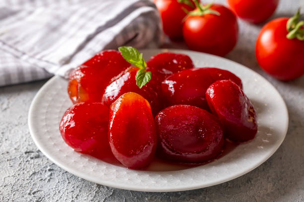 tradizionale delizioso dessert turco; marmellata di pomodoro fatta in casa - chutney jar tomato preserved foto e immagini stock