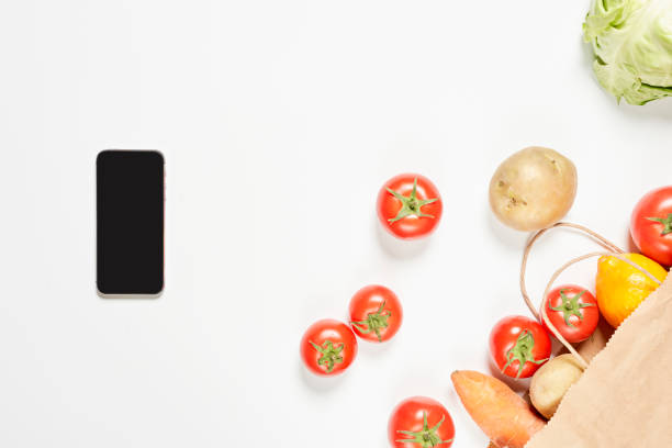 istock Online Food Grocery Delivery Service 1332149361