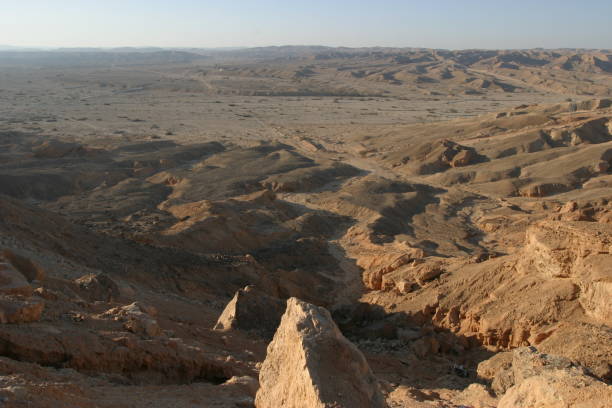 desert arabah sand dune dead sea jordan valley - travel jordan israel sand imagens e fotografias de stock