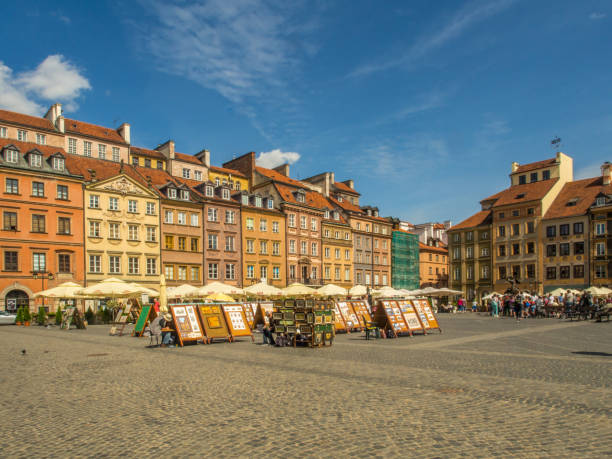 ワルシャワの旧市街広場 - warsaw old town square ストックフォトと画像