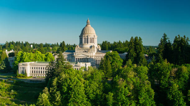 워싱턴 주 의사당 건물 및 대법원의 드론 샷 - washington state capitol building 뉴스 사진 이미지